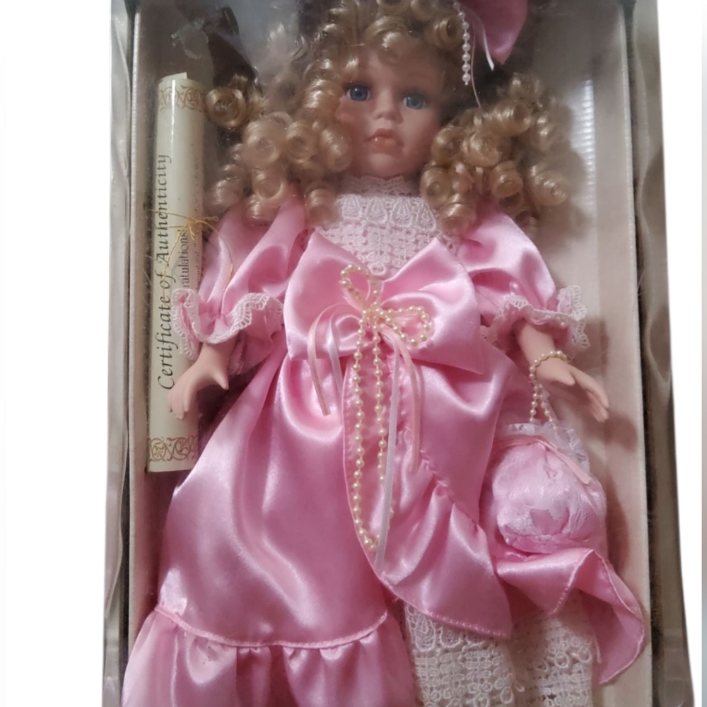 🔥DanDee Collectors Choice  Porcelain Doll With Certificate of Authenticity🔥